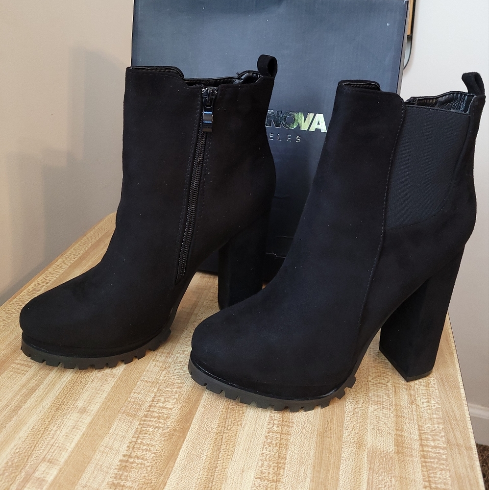 New Fashion Nova short black boots size 9 women